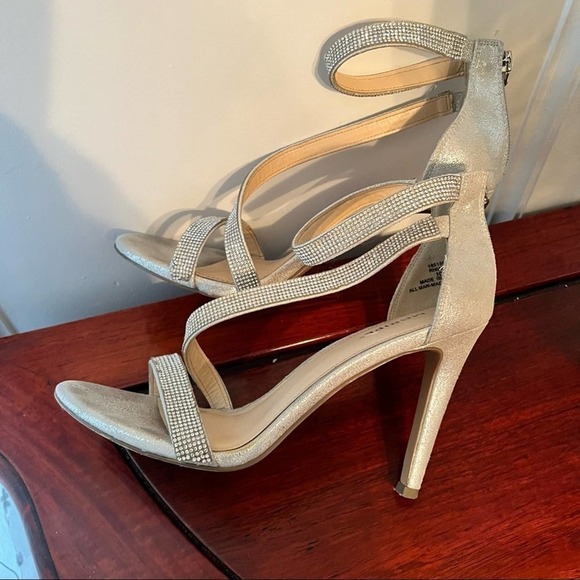 Maripe silver metallic, rhinestone, heels size 10 - Picture 7 of 9